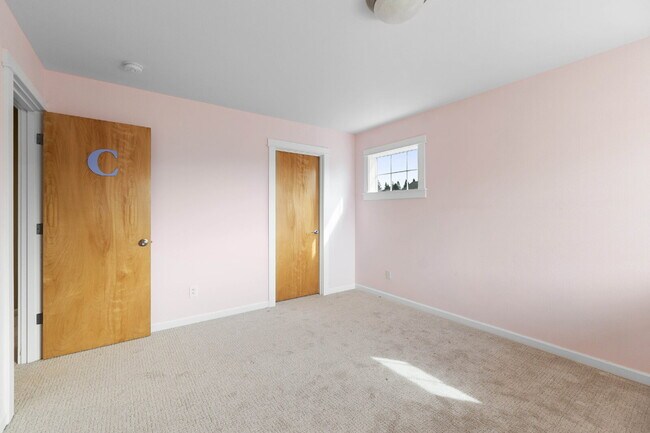 Building Photo - Beautiful, Spacious, Damascus Home with Incredible Views