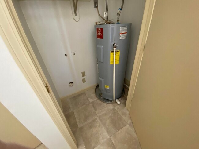 Building Photo - 124 Orange St