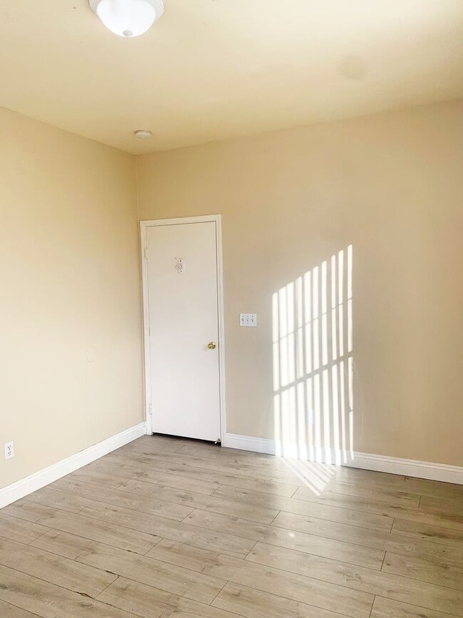 Building Photo - Single story 3 bed 2 baths property inside the gated Cactus Springs community! Home has all LVP a...