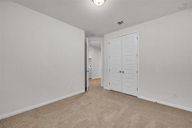 Building Photo - 113 Charro Ct