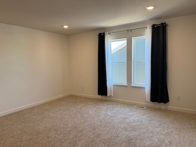 Building Photo - Stunning New Construction Home - Modern Lu...