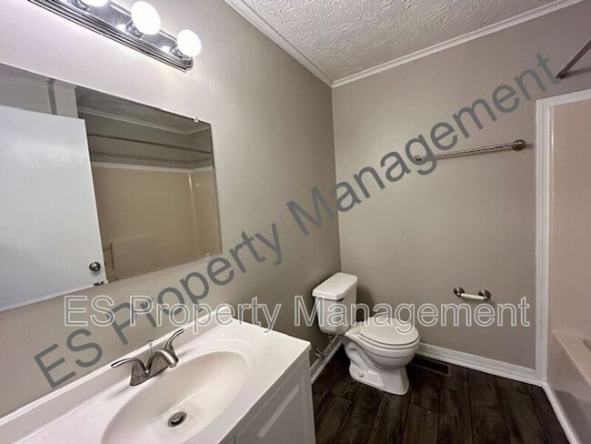 Building Photo - 2464 Tansel Rd
