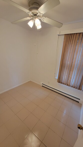 Office/Den - 768 Florence Pl