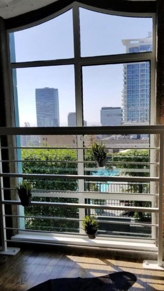 Gorgeous Views - 849 S Broadway