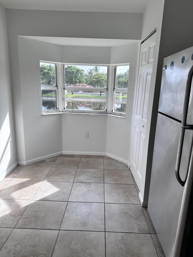 Building Photo - 3474 Briar Bay Blvd