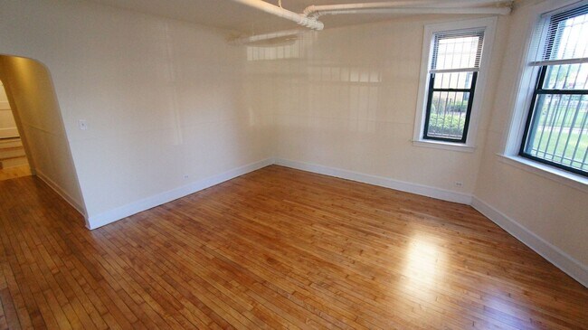 Building Photo - 2330 N Spaulding Ave