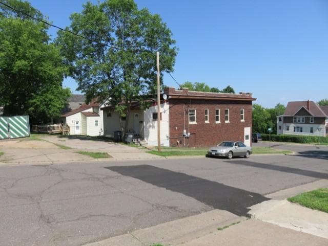 Building Photo - 901 E 7th St