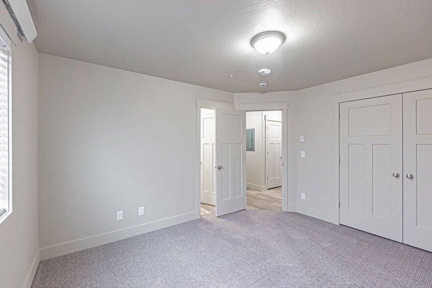 Building Photo - 6227 N Silver Fox Rd