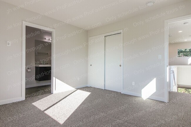 Building Photo - 2968 SE 92nd Ave