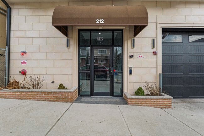 Building Photo - 212 70th St