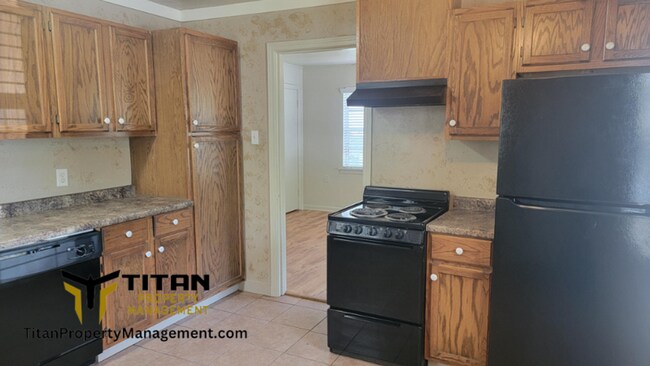 Building Photo - 2 bed Duplex