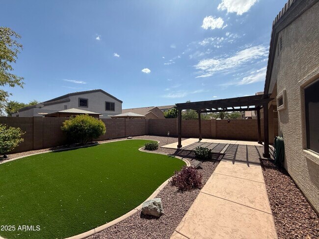 Building Photo - 11761 W Dos Rios Dr