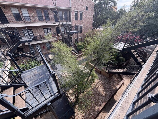 Building Photo - 2801 Rio Grande St