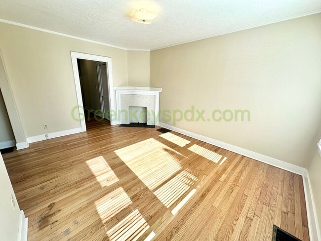 Building Photo - 3 Bed 1 Bath Unit in Ne Portland