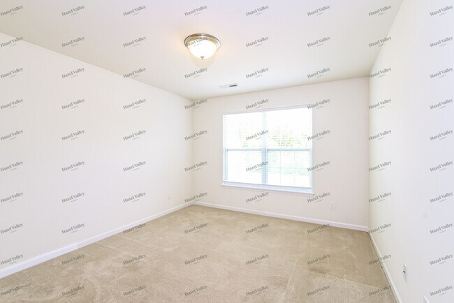 Building Photo - 112 Carnoustie Ct