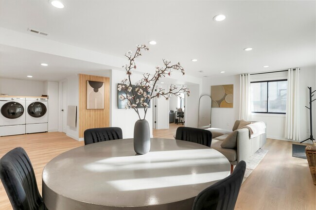 Building Photo - Robb Way