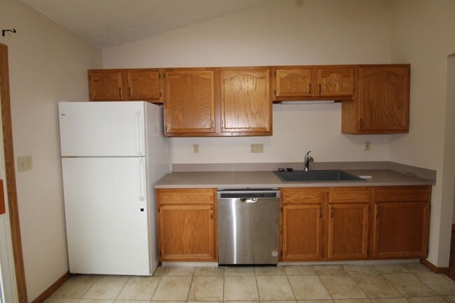 Building Photo - Two Bedroom Apartment