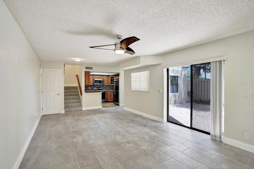 Building Photo - 4260 Village Dr