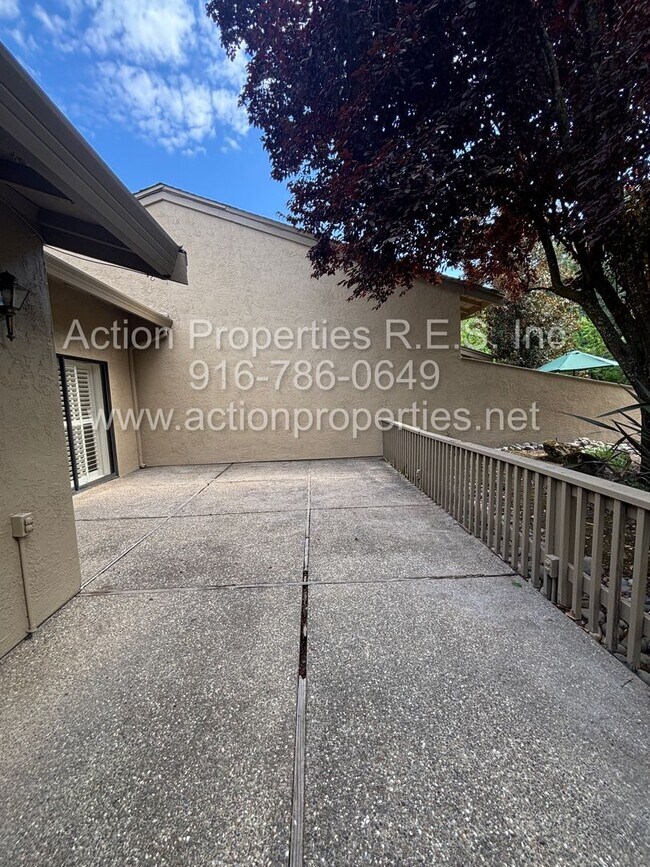 Building Photo - 5110 Village Oaks Dr