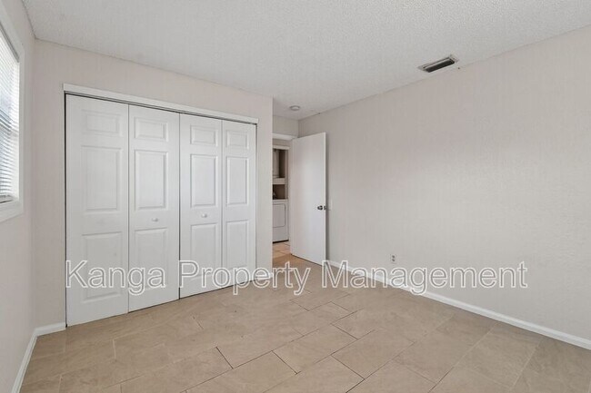 Building Photo - 1618 W 26th Ct