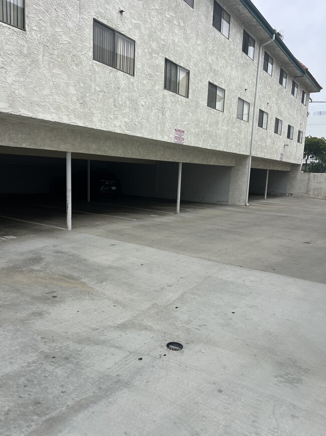 Building Photo - San Fernando Apts