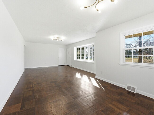 Building Photo - Charming Renovated 4-Bedroom Rental with Spacious Backyard & Bonus Basement Space in Somerdale