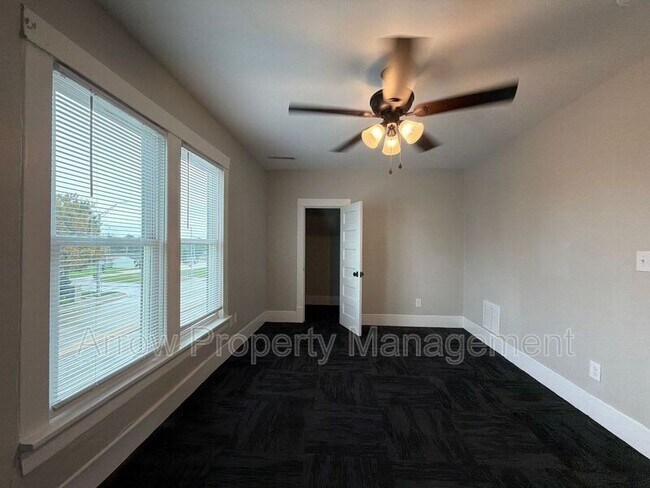 Building Photo - 136 N 27th St