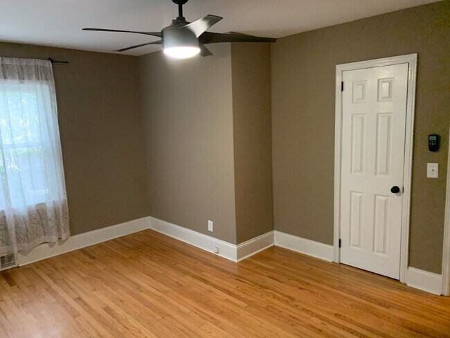 Building Photo - Lovely home in the Haymount Area - Available 4/15/2026