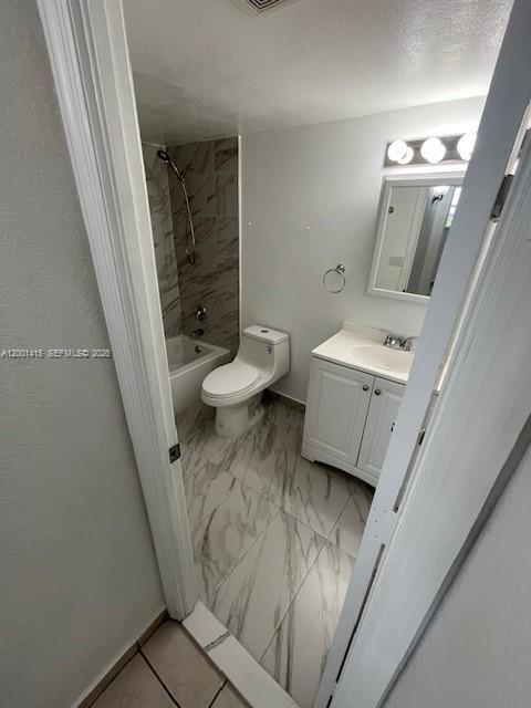 Building Photo - 606 W 81st St