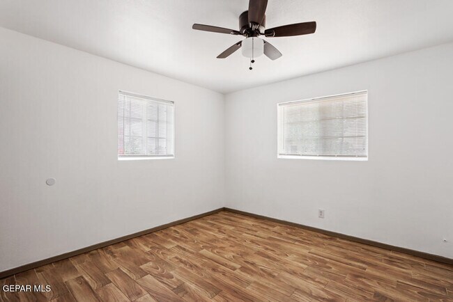 Building Photo - 5736 Sun Valley Dr