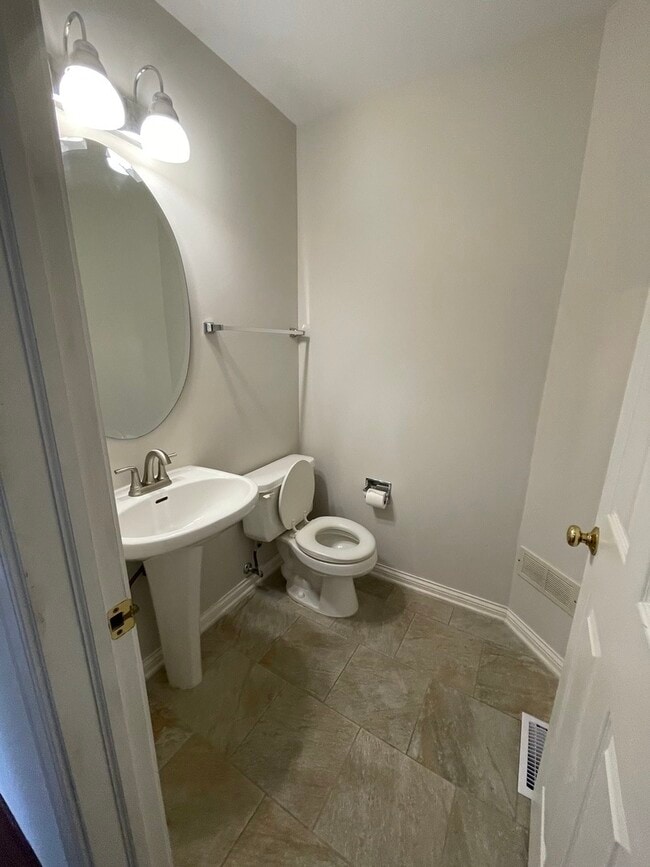 Building Photo - 883 Brompton Ct