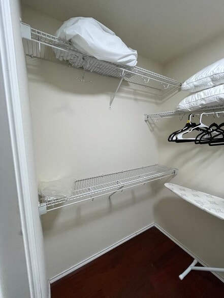 Building Photo - 5730 Baldwin Elm St