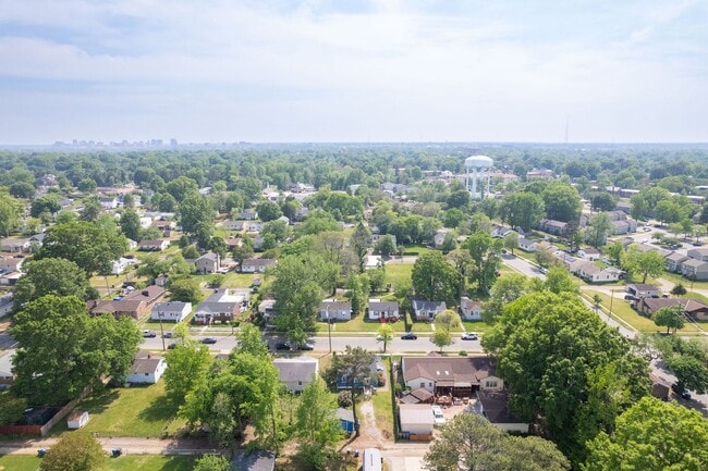 Building Photo - Freshly Renovated 2-Bedroom Home in Quiet ...