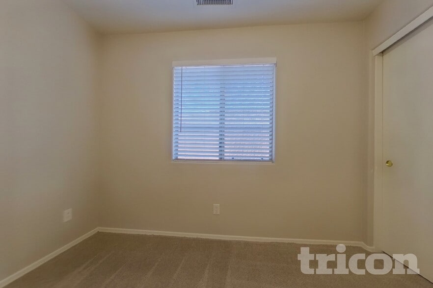 Building Photo - 25683 W St Kateri Dr