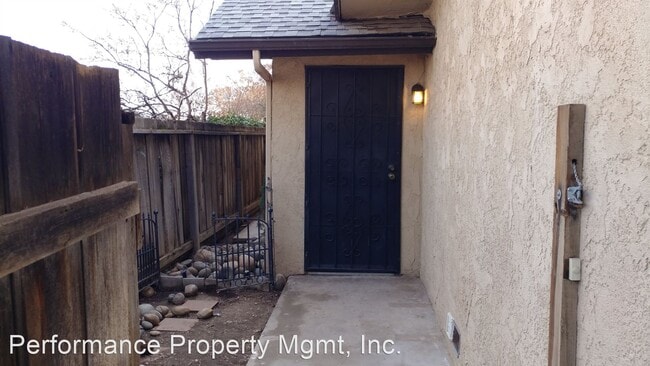 Building Photo - 3 br, 1 bath House - 76 W. Sierra Ave #108