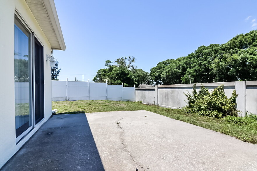 Building Photo - 8065 Canterbury Lake Blvd