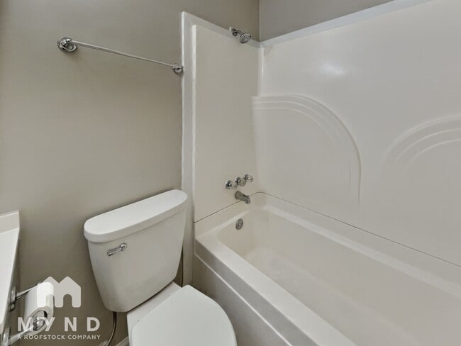 Building Photo - 121 Nicklaus Dr