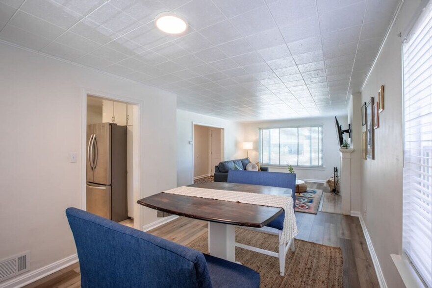 Building Photo - 237 N Center St