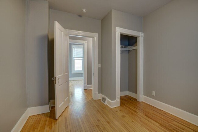 Building Photo - 538 W Wilson St