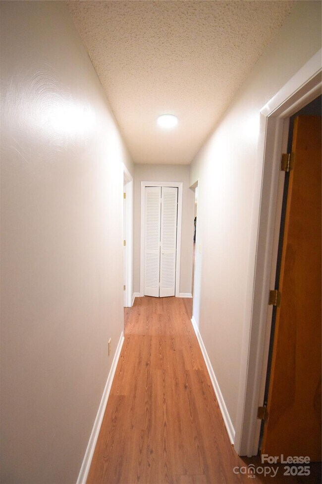 Building Photo - 4099 Shenandoah Dr SW