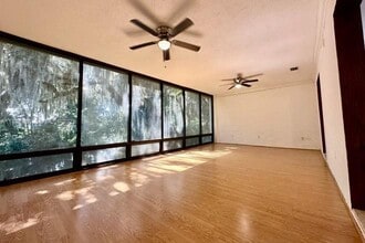 Building Photo - 2816 SW 14th Dr