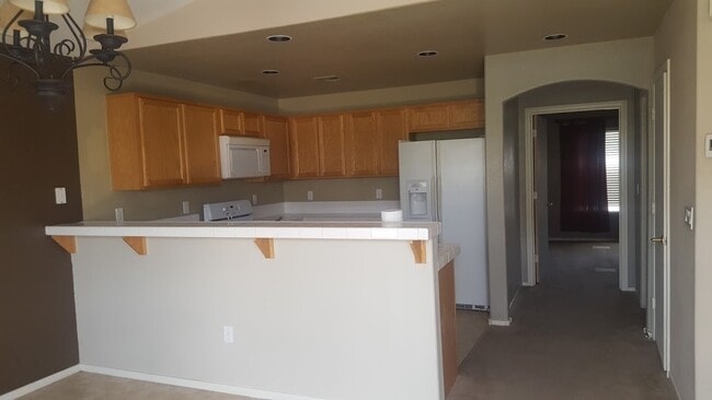 Building Photo - Spacious Two-Story Home with Pool!