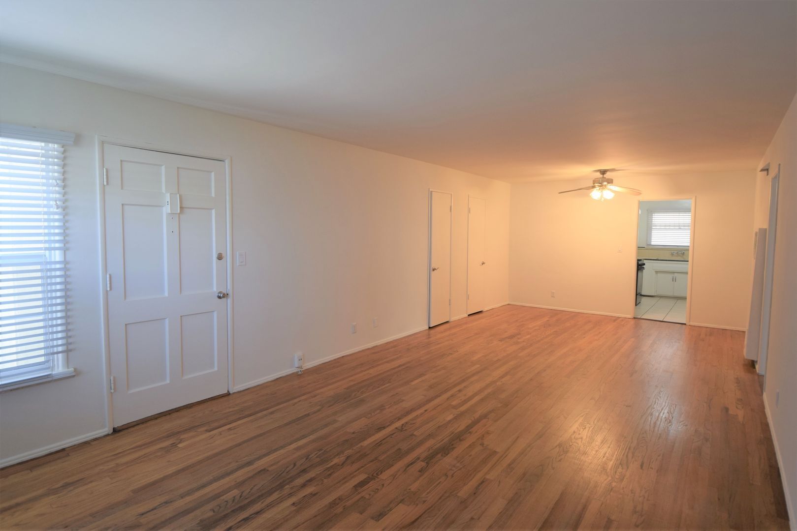 Building Photo - 11645 Moorpark St