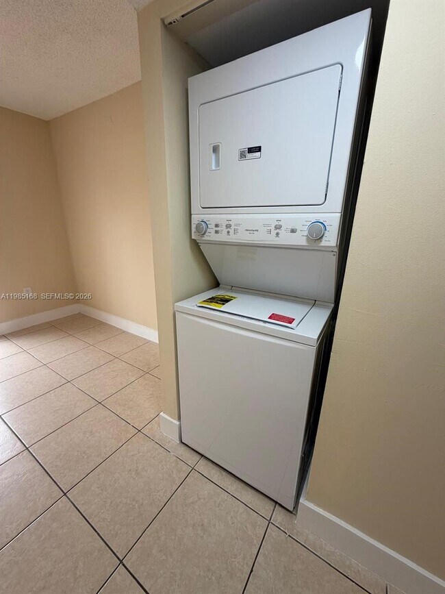 Building Photo - 2377 W 66th Pl