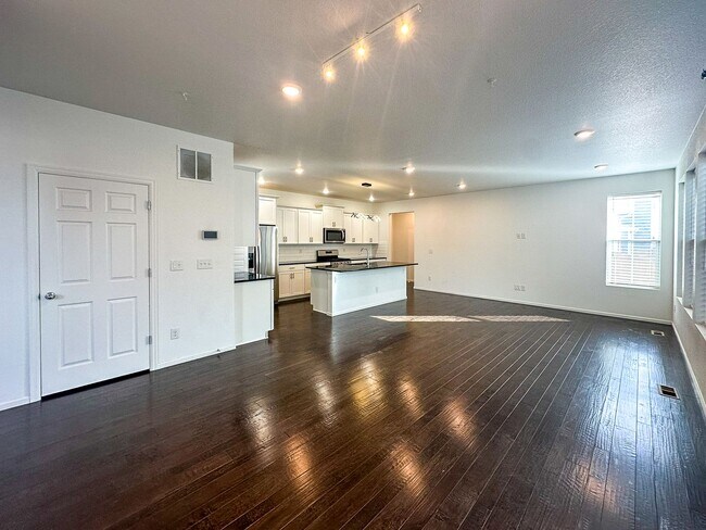 Building Photo - Senderos Creek 3bd paired home