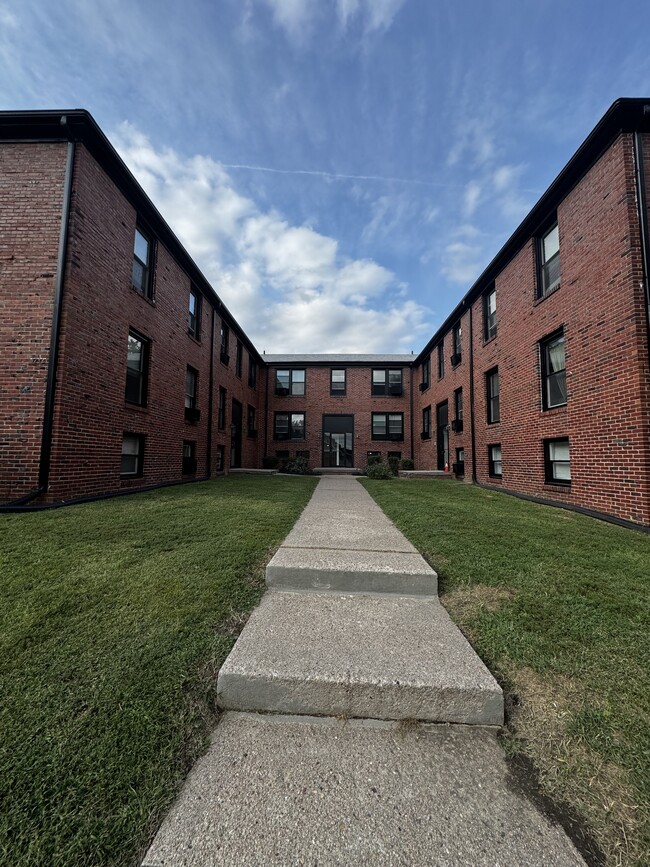 Building Photo - Dundee Court 4732