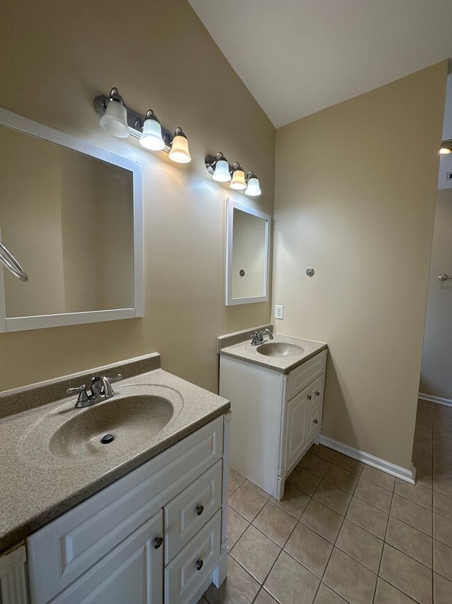 Building Photo - 204 Grandford Pl