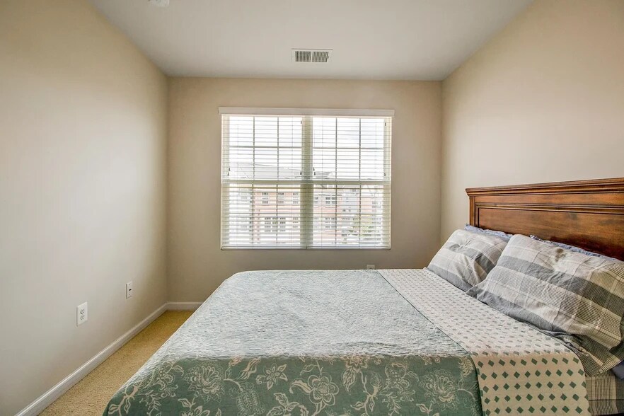 Building Photo - 7932 Pettigrew St