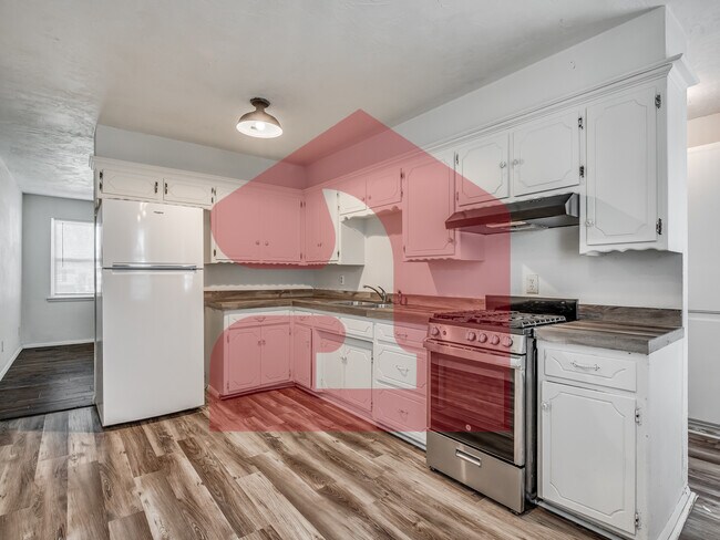 Building Photo - 224 W 5th St