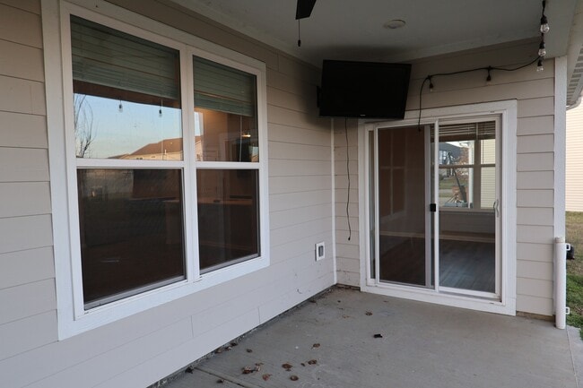 Building Photo - 2951 Daylily Dr